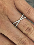 14kt White Gold Diamond Twist Intertwined Band Promise Ring Cross X